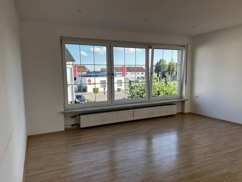 Großes Wohnzimmer - 4 Zimmer Etagenwohnung in Affing / Mühlhausen