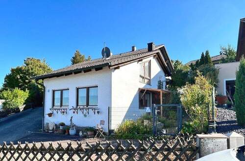 Ansicht - Wunderschöne DHH mit Fernblick - 325.000,00 EUR Kaufpreis, ca.  123,60 m² Wohnfläche