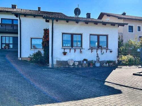 Ansicht - 4 Zimmer Doppelhaushälfte zum Kaufen in Altmannstein