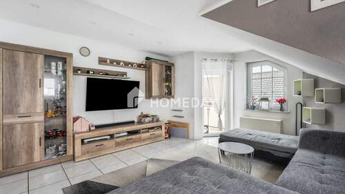 Wohnzimmer 2 - Hier oben beginnt Ihr Zuhause: Wohnung im Dachgeschoss mit Balkon in Bruchsal