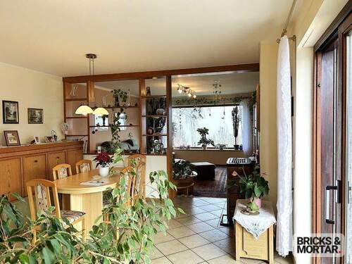 Ess-Wohnbereich mit Terrassenzugang - 4 Zimmer Mehrfamilienhaus, Wohnhaus in Kühlenthal