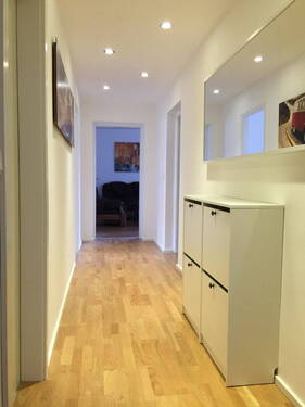 Flur Eingangsbereich - Provisionsfrei: Lichtdurchflutete 3-Zimmer-Wohnung in Parkstadt Bogenhausen - Potenzial auf 4 Zimmer