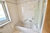 Bad mit Wanne - 