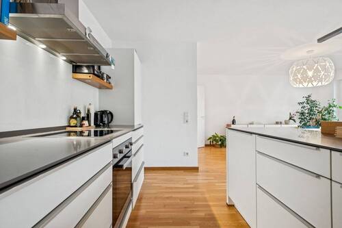 Hochwertige Einbauküche - Etagenwohnung mit 122,20 m&sup2; in München zum Kaufen