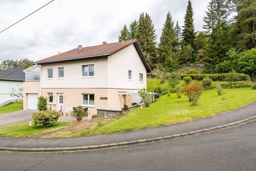 18380 Außenansicht - Einfamilienhaus mit ELW in Rockeskyll - Garage mit Dachterrasse & Weitblick