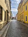 Straßenansicht blick zum Schloss - 2 Zimmer Mehrfamilienhaus, Wohnhaus in Torgau