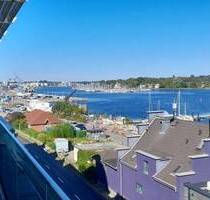 Lichtdurchflutete Büroräume mit Panoramablick auf die Warnow - Rostock Stadtmitte