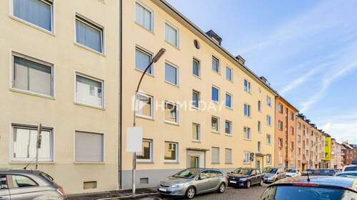 Außenansicht 2 - Charmante Renovierungs-Chance: Ideal geschnittene 2-Zimmer-Wohnung in Innenstadtlage