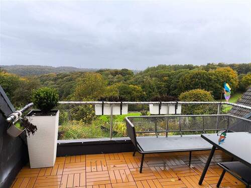 Loggia - Ein Zuhause mit Weitblick - großzügige Maisonette mit Kamin und Loggia