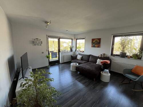 Wohnzimmer - 3 Zimmer Etagenwohnung zum Kaufen in Mönchengladbach-Bonnenbroich