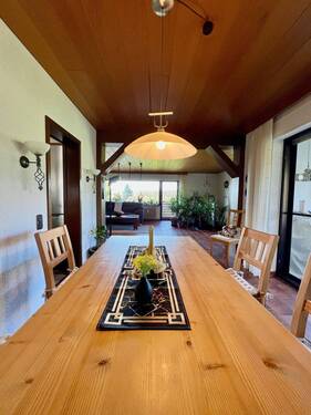 der Essbereich mit Blick zum Wohnzimmer - 