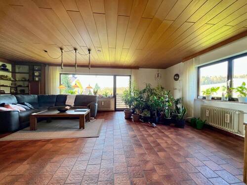 das großzügige Wohnzimmer - 