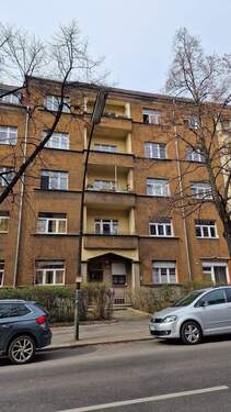 Fassade - MFH perfekt für WG-Vermietung mit weiterem Ausbaupotential im Dach und Garten!!