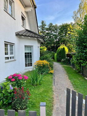 Seitenzugang zum Garten - 