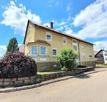 **NEU** 3 Zimmer- Obergeschosswohnung mit Garage und Balkon + Gartenmitbenutzung - ab 01.07.26 - Gosheim