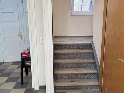 x02 Eingang Treppenhaus.JPG - 1 Zimmer Etagenwohnung in Stadland