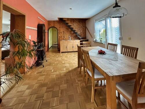 Essbereich / Treppenaufgang - 