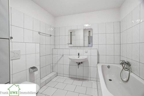 Wannenbad Haus zum Kauf in Hellerhof Frank Ewe Immobilienmakler Düsseldorf - 