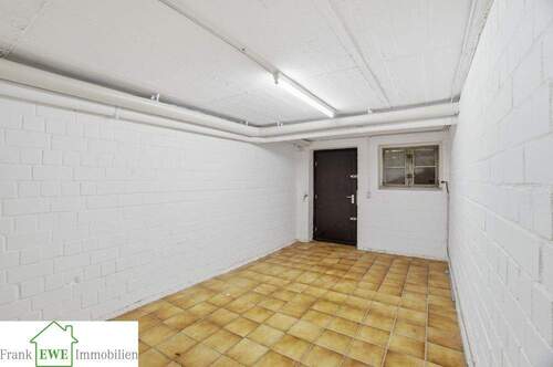 Kellerraum Zugang Garten Hauskauf Düsseldorf Hellerhof Frank Ewe Immobilienmakler - 