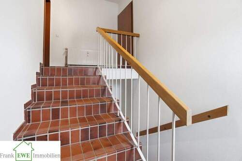 Aufgang Einliegerwohnung Haus kaufen Hellerhof Frank Ewe Immobilienmakler Hellerhof - 