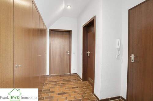 Diele Einliegerwohnung Hausn kaufen Düsseldorf Hellerhof Frank Ewe Immobilien - 