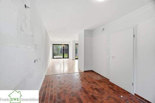 Küche offen zum Wohnzimmer Hauskauf in Hellerhod Frank Ewe Immobilienmakler - 