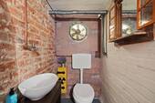 WC im Garagenbereich - 