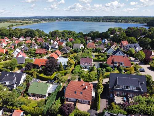 24360 LooseImmo Drohnenbild - 8 Zimmer Doppelhaushälfte zum Kaufen in Scharbeutz / Klingberg