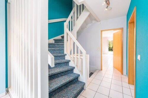 24360 LooseImmo Treppenaufgang - 