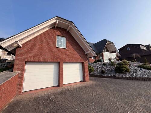 Straßenseite - Einfamilienhaus mit 290,00 m² in Breidenbach zum Kaufen