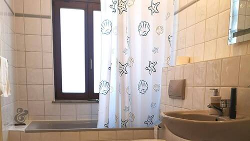 Badezimmer.jpg - Etagenwohnung mit 67,00 m² in Leipzig zum Kaufen