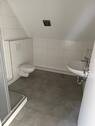 Badezimmer mit Dusche - Etagenwohnung mit 68,00 m&sup2; in Veitsbronn zur Miete