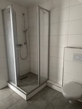 Badezimmer mit Dusche - 