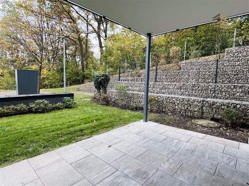 Terrasse - Ihr kleines Wohnparadies: 2 Zimmer, Ankleide & Terrasse mit Gartenblick