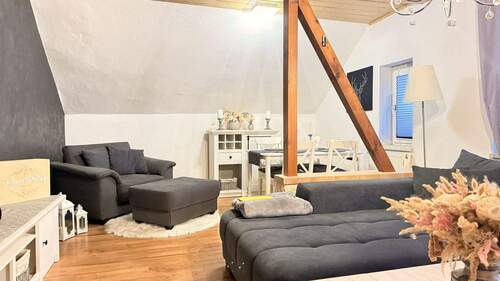 Wohnzimmer 2 - Mehrfamilienhaus mit Garten und Pool