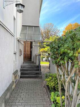 1. Eingangstür - 1 Zimmer Mehrfamilienhaus, Wohnhaus in Worms