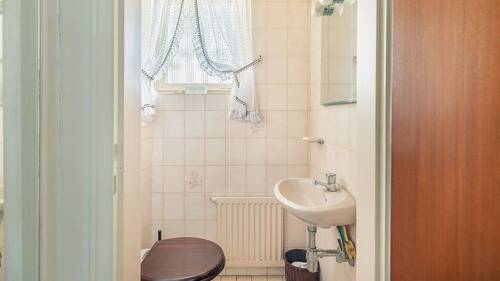 Gäste-WC - 5 Zimmer Einfamilienhaus in Norderstedt