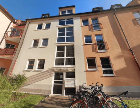 Außenansicht Haus 3f - Helle und renovierte 1-Zimmer-Wohnung mit Balkon in Leipzig - direkt an der Entenbrücke