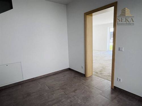 Eingangsbereich mit Blick in Wohnbereich - 