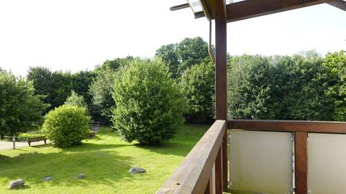 Balkon mit Glasdach und Beschattung - 