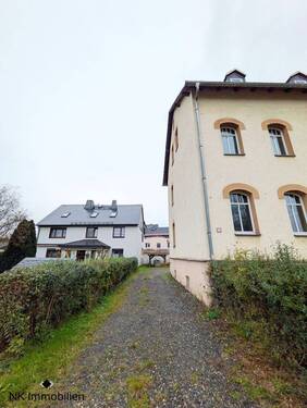 Grundstückszufahrt - 1 Zimmer Mehrfamilienhaus, Wohnhaus in Wildenfels