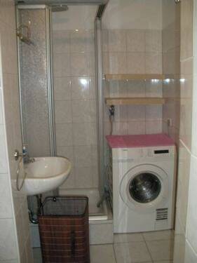 Dusche und Anschluss Waschmaschine - 