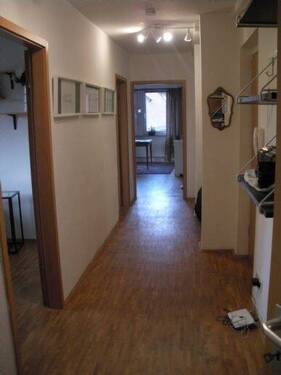 Flur - von Bad Richtung Wohnzimmer - 