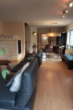 Wohnzimmer mit Kachelofen - 