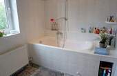 Hauptbad mit Badewanne - 