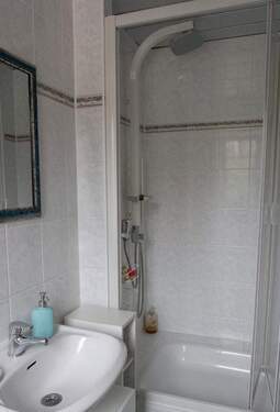 Gäste-WC mit Dusche - 