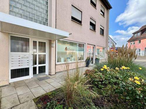 Hauseingang - 3 Zimmer Etagenwohnung zum Kaufen in Remseck am Neckar / Hochdorf