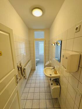 Bad - 6 Zimmer Büro in Berlin