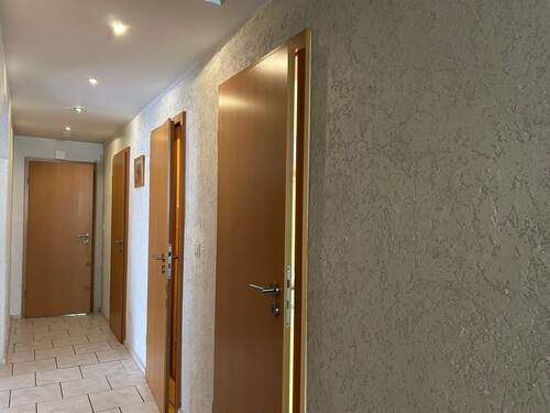 Flur im EG - Einfamilienhaus mit 85,00 m² in Herzogenaurach zum Kaufen