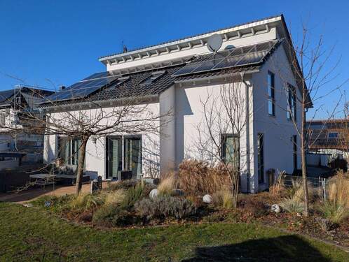 Haus von der Gartenseite - 8 Zimmer Einfamilienhaus zum Kaufen in Wurmberg